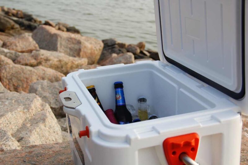 how to pack a cooler with cans